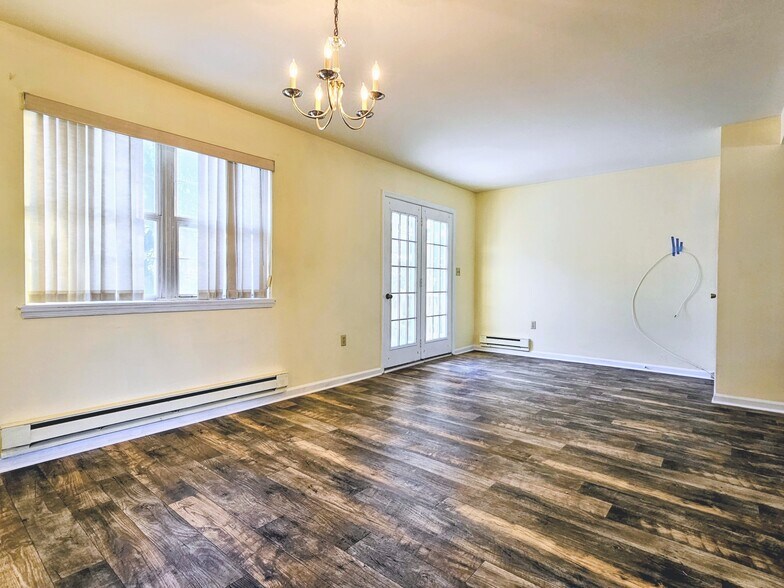 Building Photo - 38 Brookfield Rd