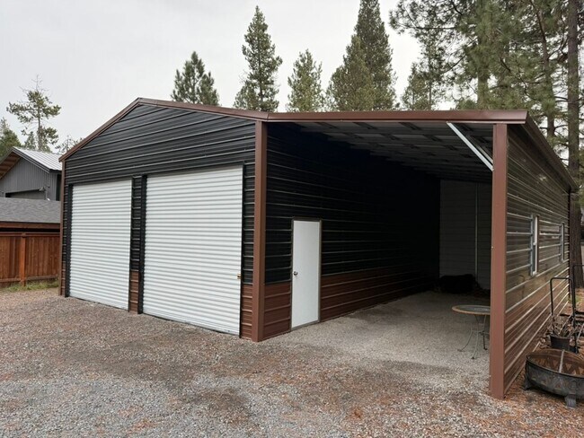 Building Photo - 17069 Norwalk Rd