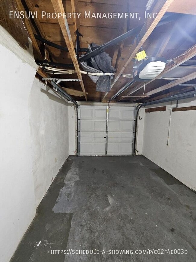 Building Photo - 7705 Farmlawn Dr