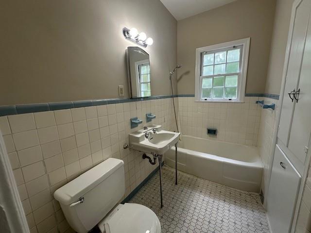 Building Photo - 2406 Dauphin St