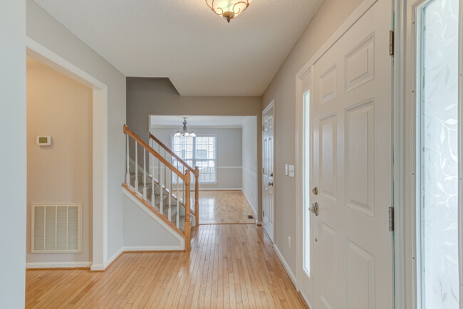 Building Photo - 2112 Echo Glen Ln