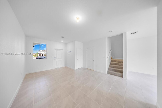 Building Photo - 2751 SE 25th Ave