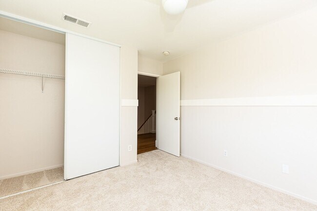 Building Photo - Beautiful Oceanside Cul-De-Sac Home!