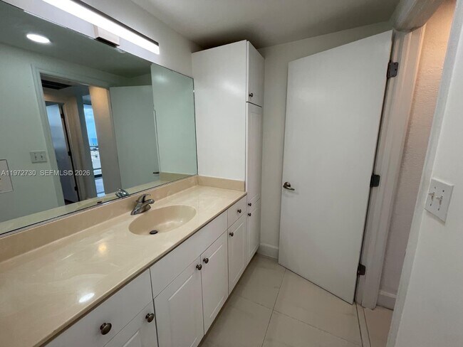 Building Photo - 401 69th St