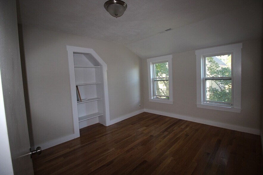 Building Photo - 14 Dow St