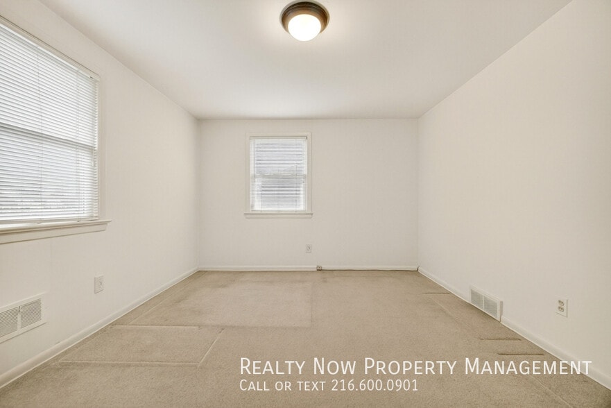 Building Photo - 2171 Cedarview Dr