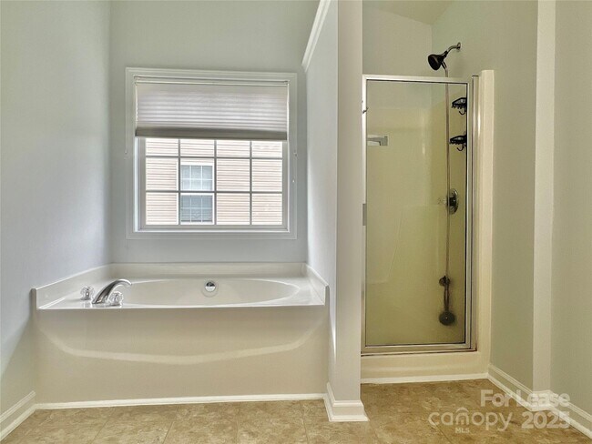 Building Photo - 5717 Lindley Crescent Dr