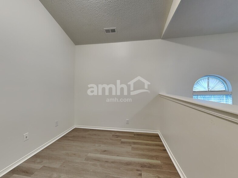 Building Photo - 3040 Bethwicke Ct