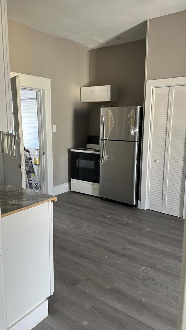 Building Photo - 202 S Maple St