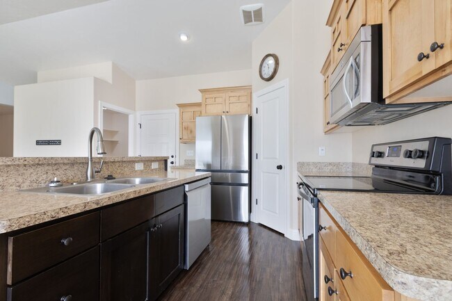 Building Photo - 5 Bed 3 Bath Home in Idaho Falls - $500 OF...