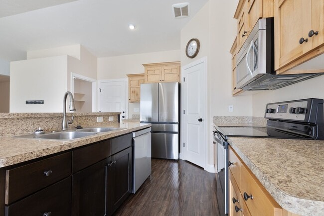 Building Photo - 5 Bed 3 Bath Home in Idaho Falls