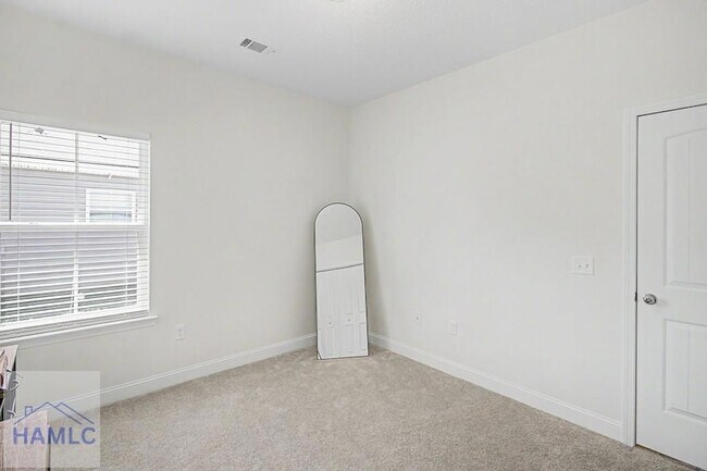 Building Photo - 99 Mcclelland Lp NE