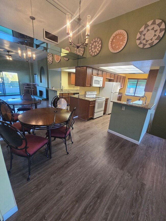 Building Photo - Beautiful 2 bedroom, 2 bath Condo available