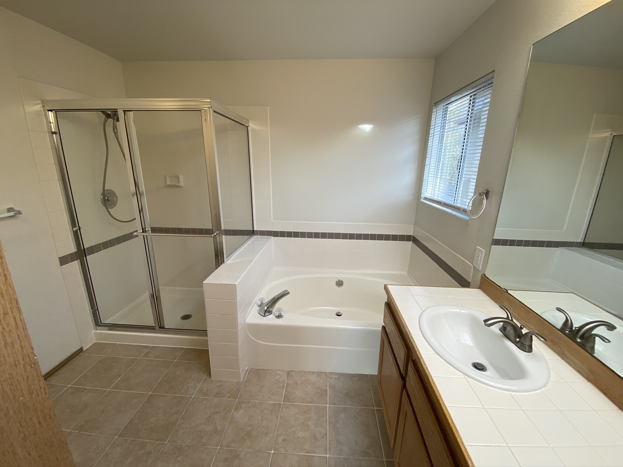 Building Photo - 648 S 32nd Pl