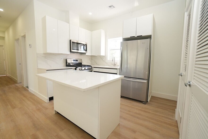 Building Photo - 776 Bergen St