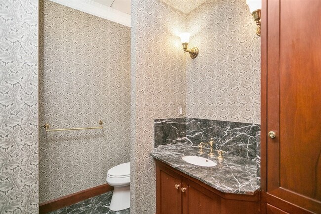 Building Photo - 404 Beacon St