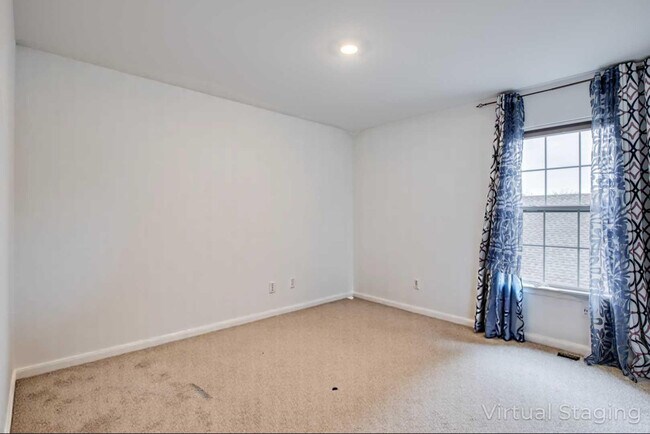 Building Photo - 205 Tinana St