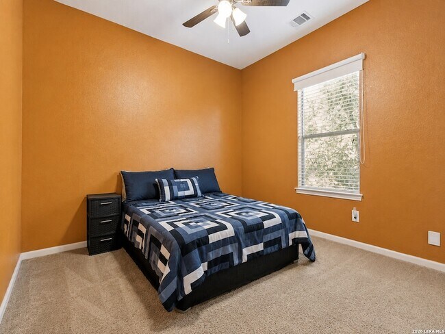 Building Photo - 822 Tiger Lily