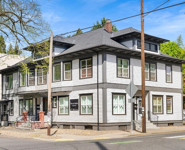 Building Photo - 832 SE 29th Ave