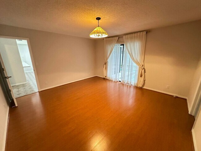 Building Photo - 3291 SW 4th St