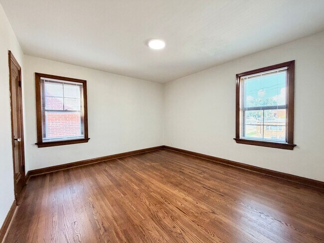 Building Photo - 4734 Locke Ave