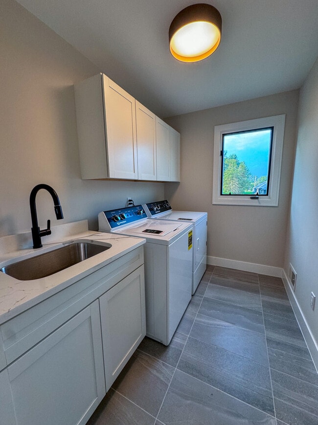 Building Photo - 54759 Camden Ct