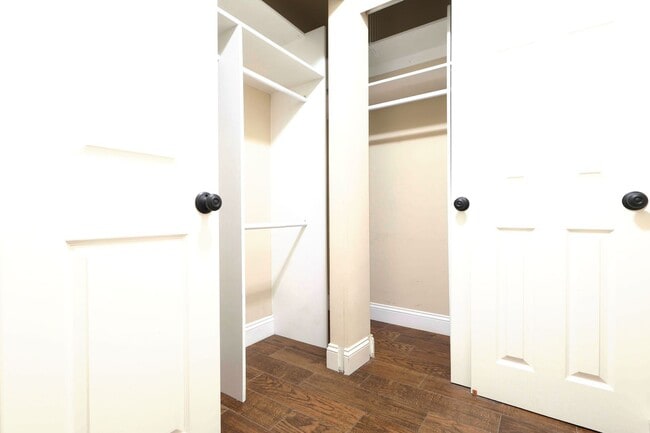 Building Photo - 5 Bed 3.5 Bath Chesterfield Charmer