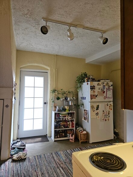 Building Photo - 121 N Lancaster St