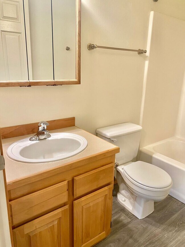 Building Photo - 1700nw9