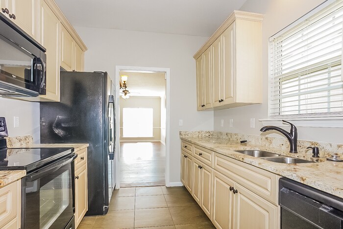 Building Photo - 919 Cabot Cove