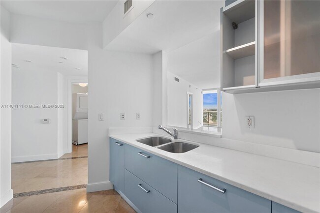 Building Photo - 450 Alton Rd