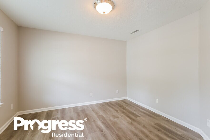 Building Photo - 11402 High Grass Dr