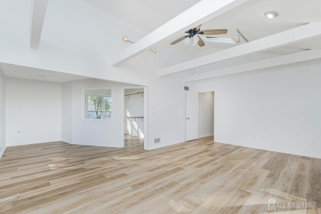 Building Photo - 17 Throckmorton Ln