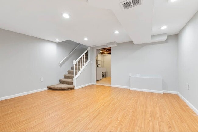 Building Photo - 114 Riverthorn Rd