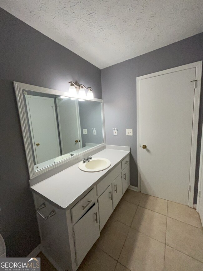 Building Photo - 1682 Charmeth Rd