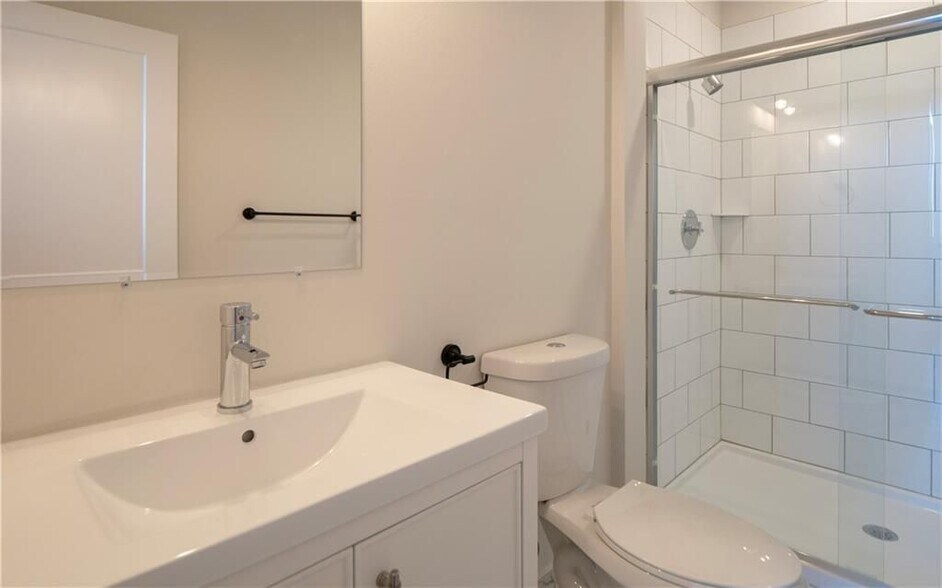 Building Photo - 15 Cranston Ave