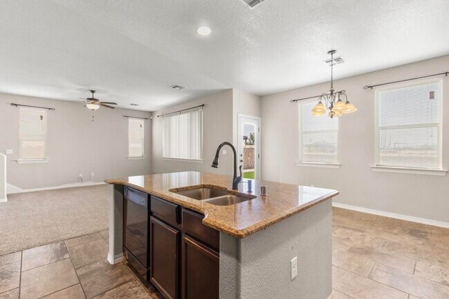Building Photo - 12664 Azulejos St