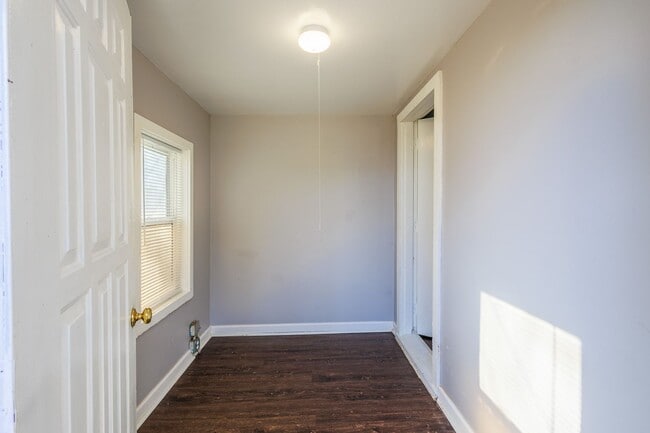 Building Photo - Spacious and Inviting 3 Bed 2 Bath House!