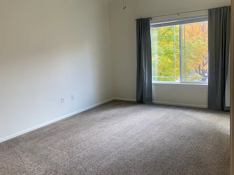 Building Photo - 2803 Kansas Dr