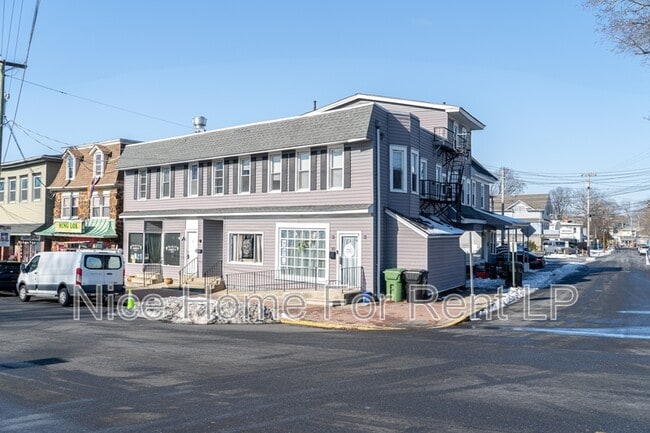 Building Photo - 64 Simpson Ave