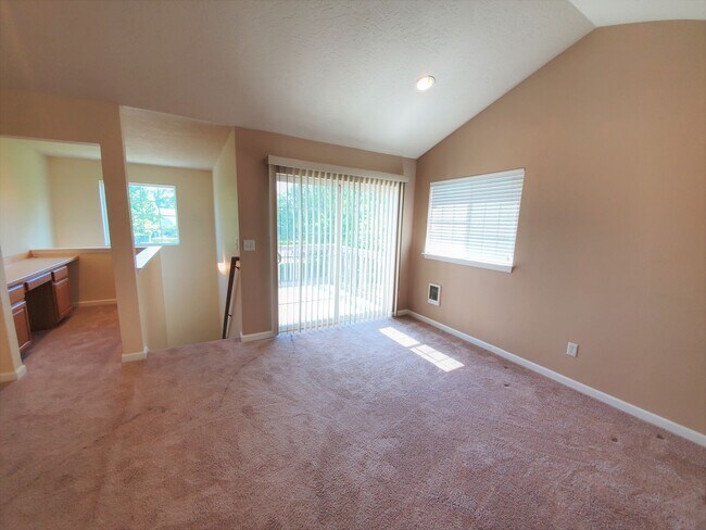 Building Photo - Beautiful Condo in Gilham