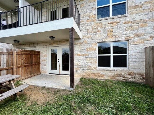 Building Photo - 100 Sandstone Dr