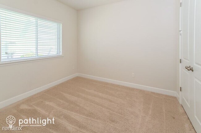Building Photo - 4 br, 3 bath House - 33 Paradise Valley Dr