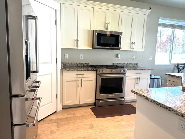 Building Photo - 3288 N 200 W