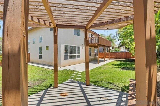 Building Photo - 1100 Corrales Ln