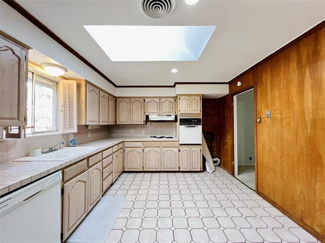 Building Photo - 8715 Labron Ave