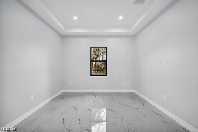 Building Photo - 3018 19th St W