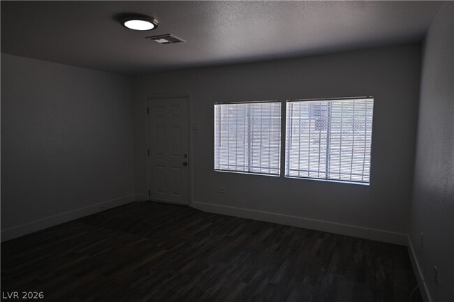 Building Photo - 1007 C St