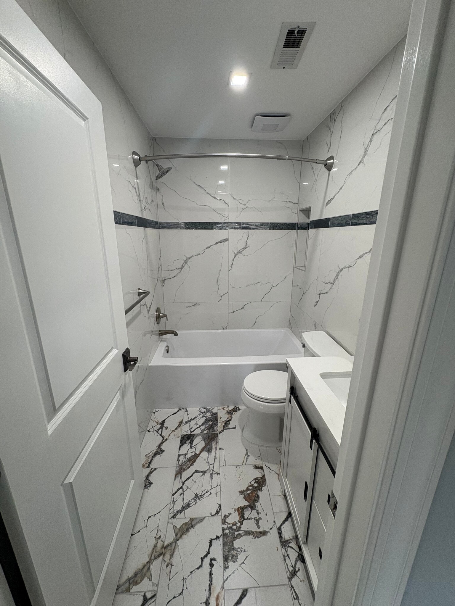 Building Photo - 1304 Diamond Dr