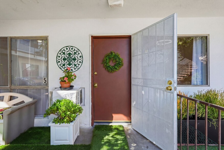 Building Photo - 13050 Dronfield Ave